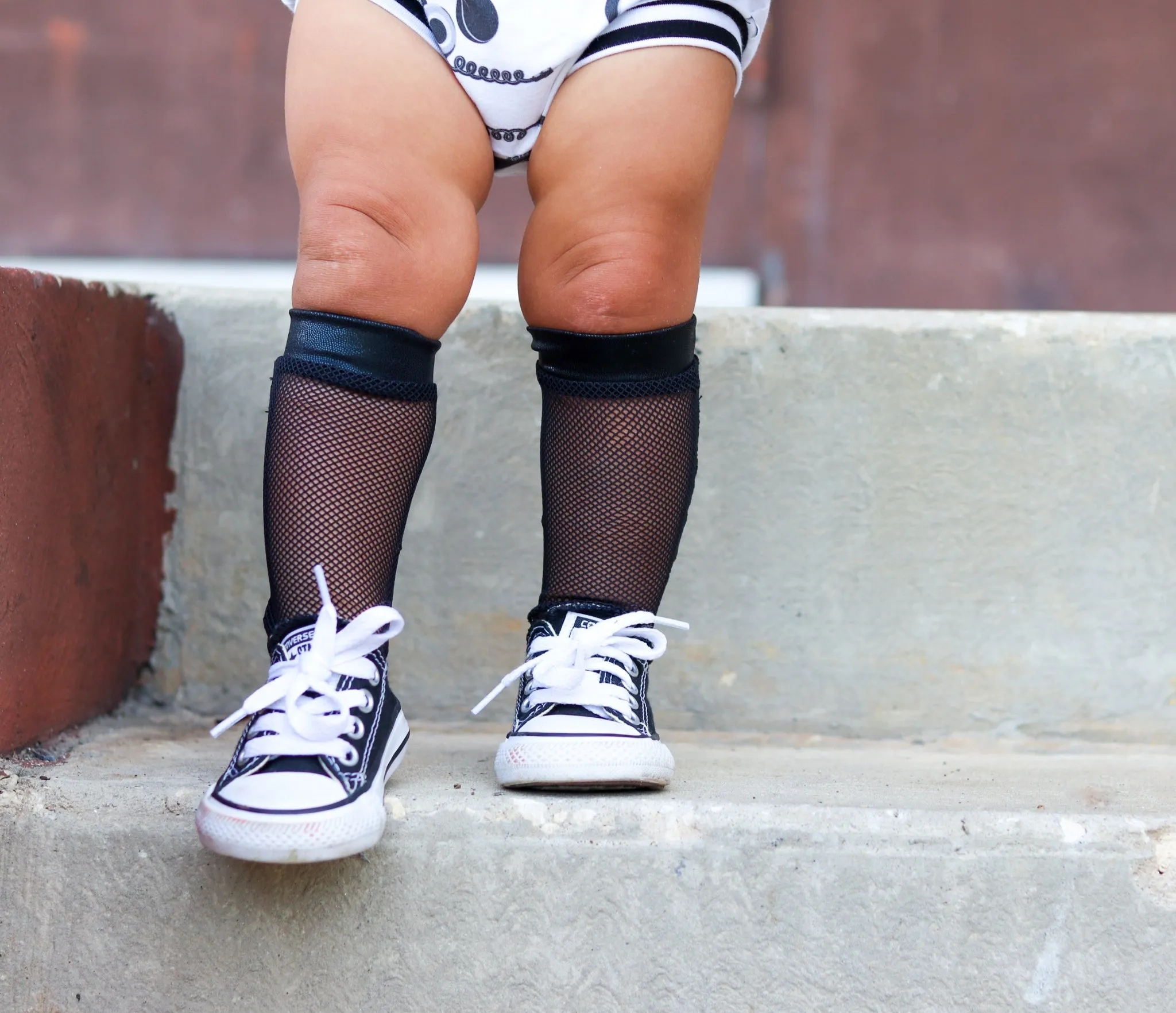 Monochrome Wide Hole Mesh Knee Socks