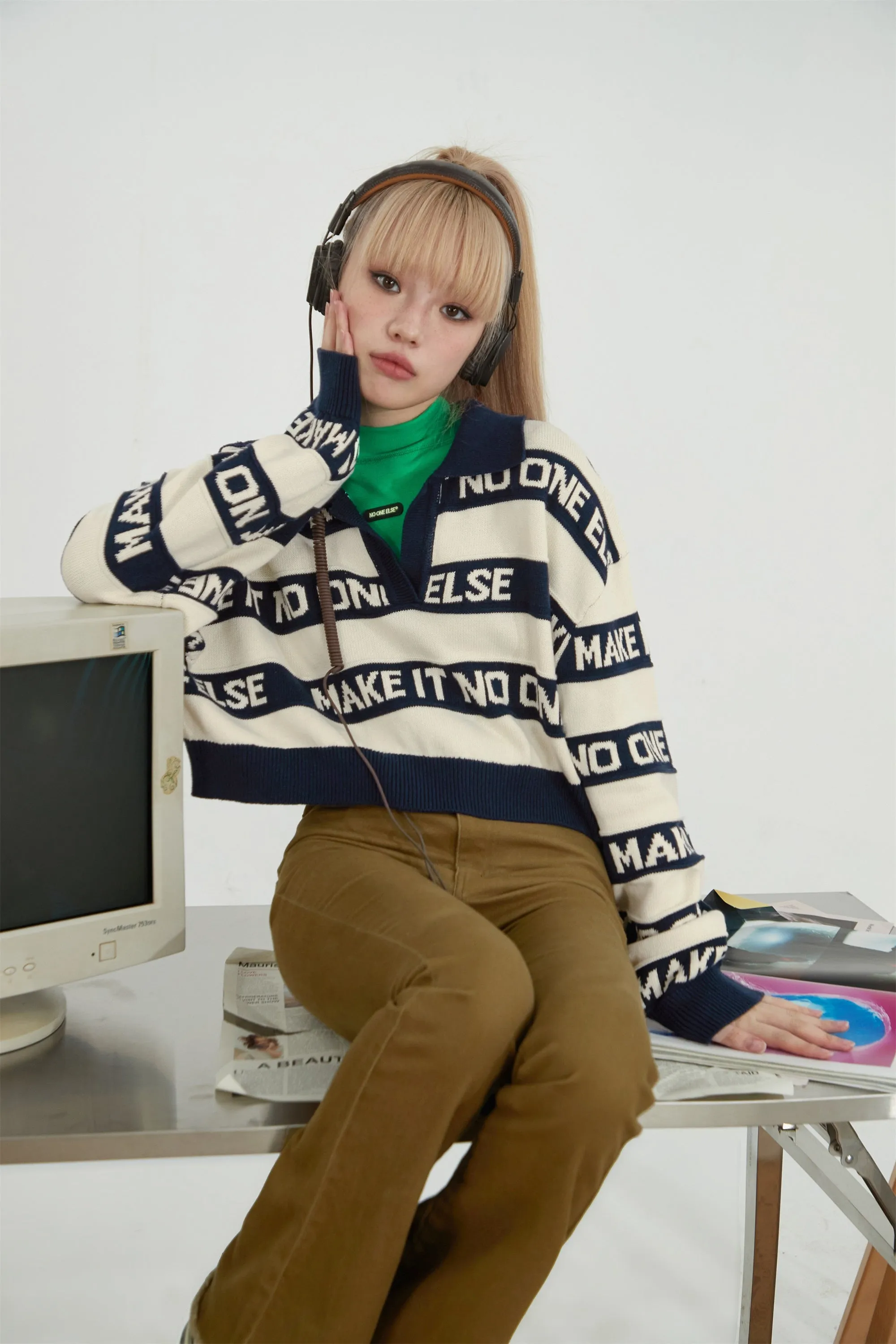 Noe Lettering Open Collar Knit Sweater