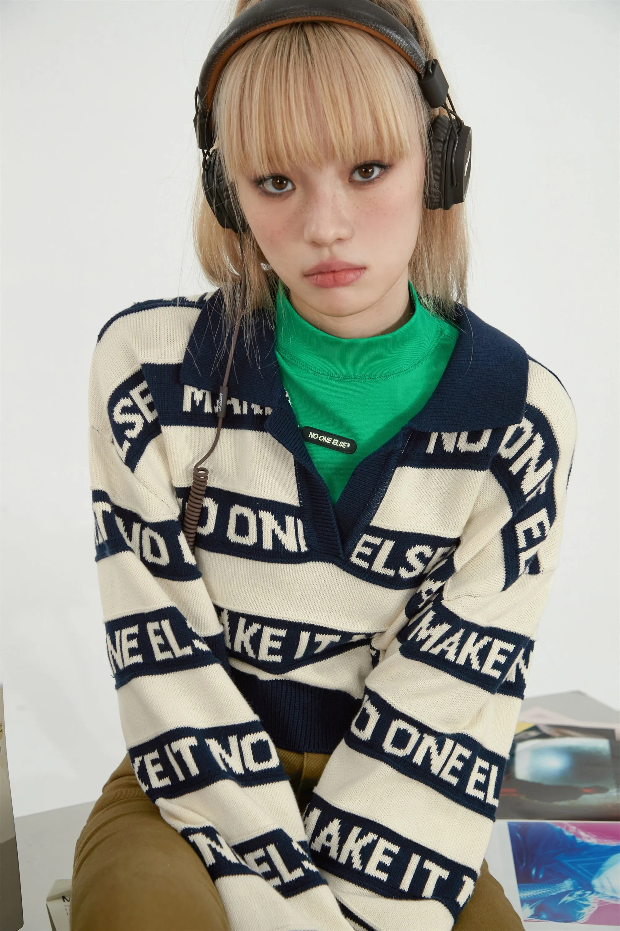 Noe Lettering Open Collar Knit Sweater