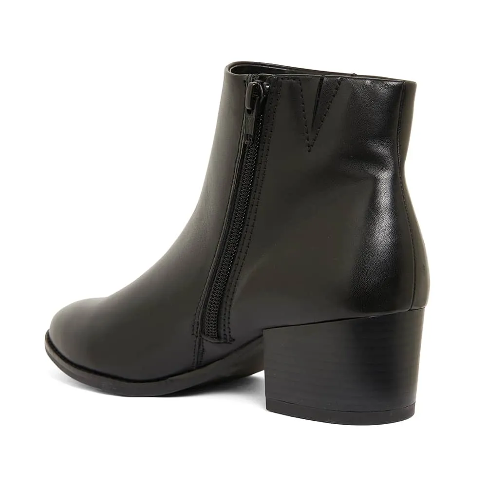 Vera Boot in Black Leather